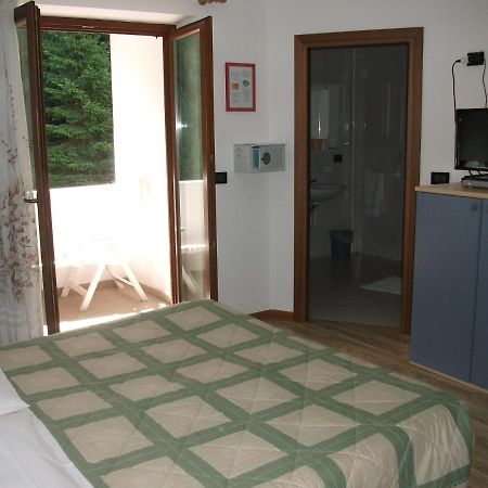 Hotel Genzianella Presenaio ภายนอก รูปภาพ