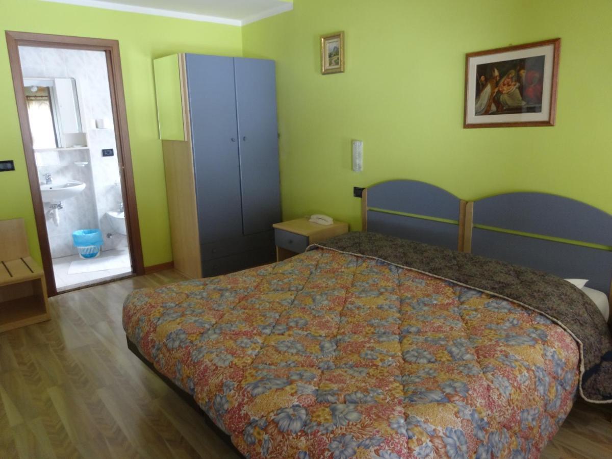 Hotel Genzianella Presenaio ภายนอก รูปภาพ