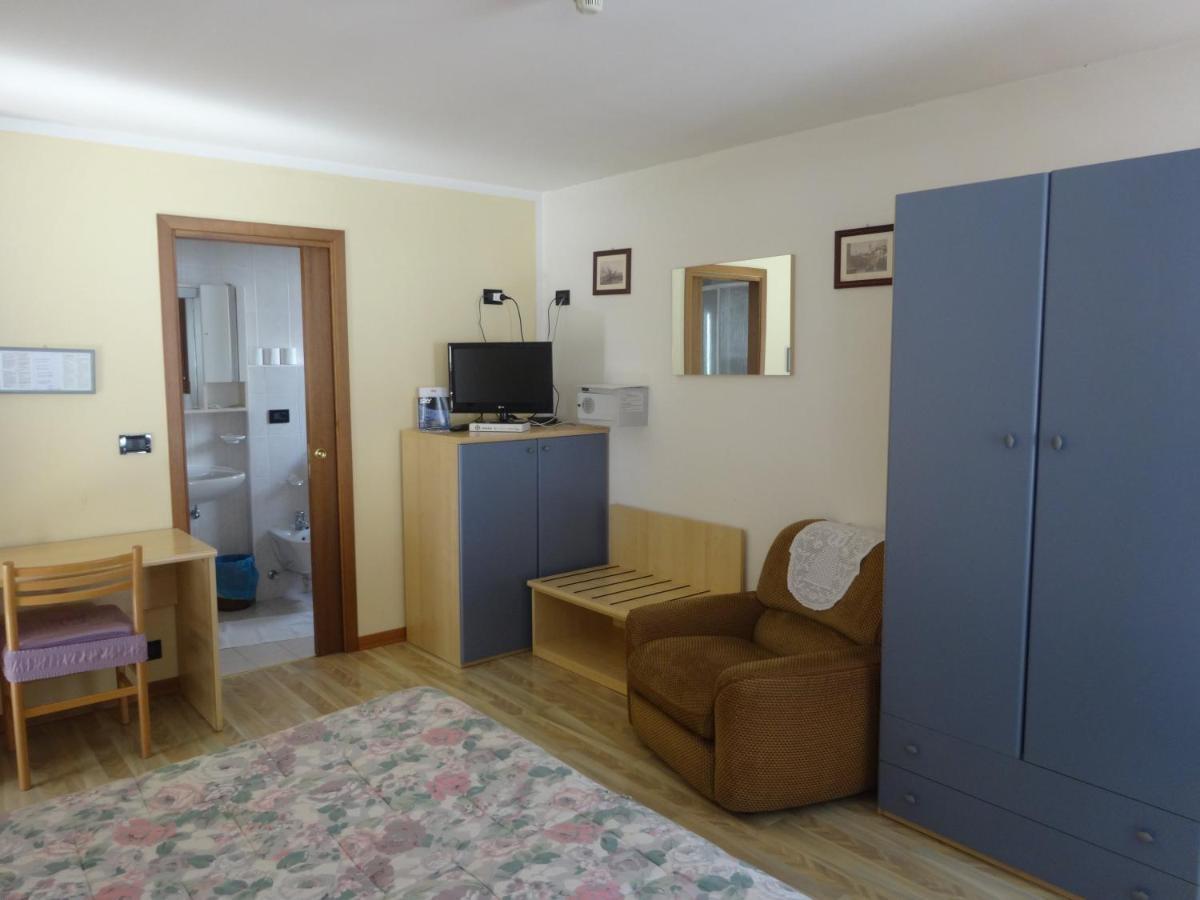 Hotel Genzianella Presenaio ภายนอก รูปภาพ