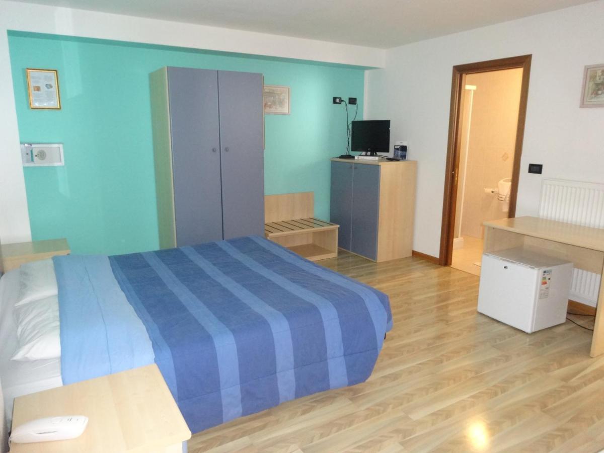 Hotel Genzianella Presenaio ภายนอก รูปภาพ