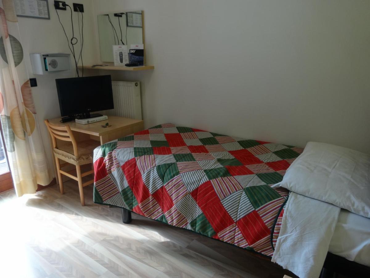 Hotel Genzianella Presenaio ภายนอก รูปภาพ