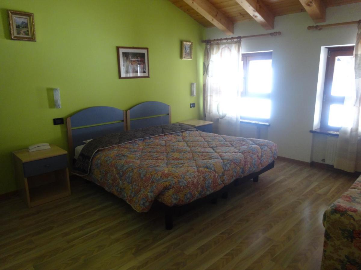 Hotel Genzianella Presenaio ภายนอก รูปภาพ
