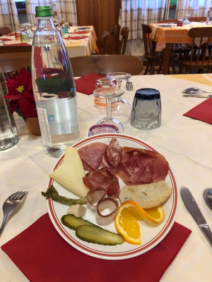 Hotel Genzianella Presenaio ภายนอก รูปภาพ