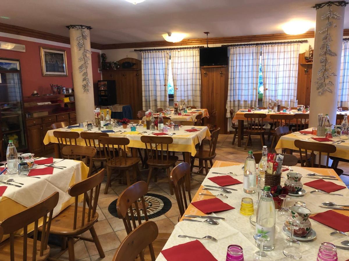 Hotel Genzianella Presenaio ภายนอก รูปภาพ
