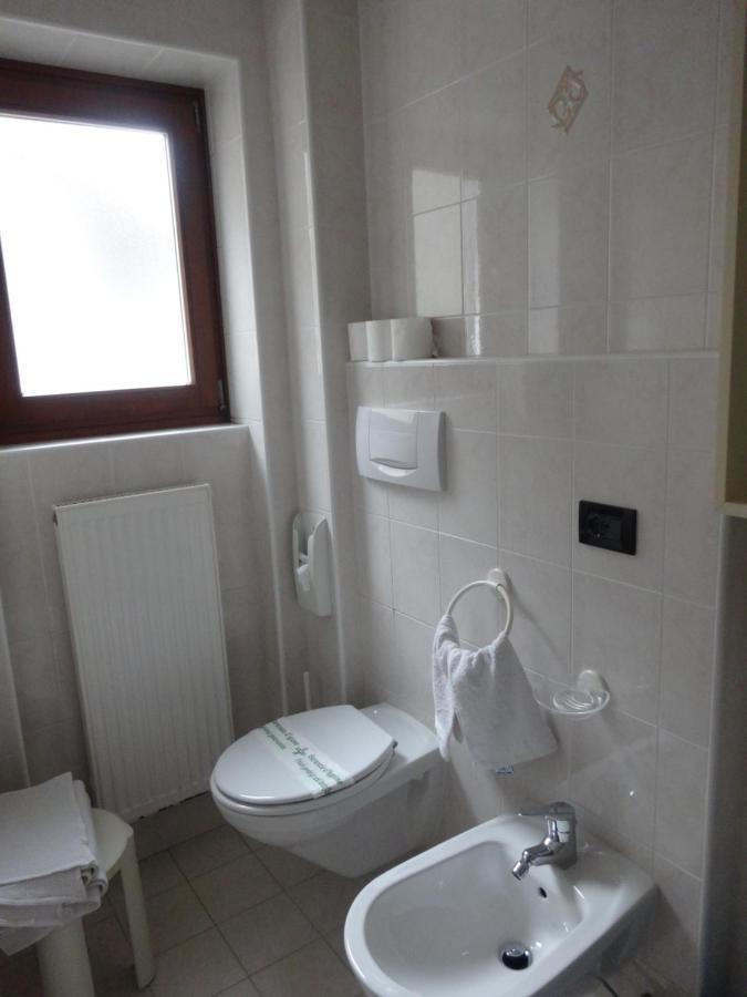 Hotel Genzianella Presenaio ภายนอก รูปภาพ