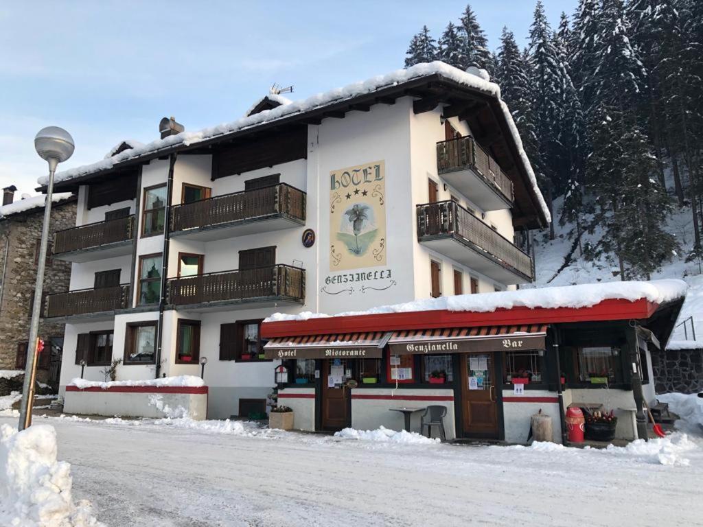 Hotel Genzianella Presenaio ภายนอก รูปภาพ