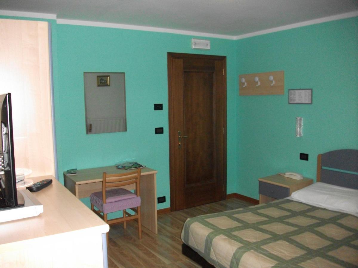 Hotel Genzianella Presenaio ภายนอก รูปภาพ